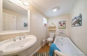 Claw foot bathtub, and pedestal sink
